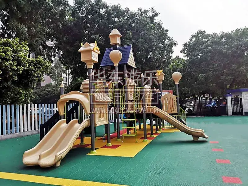 Guangzhou Baiyun District and Le Kindergarten villa house slide combination