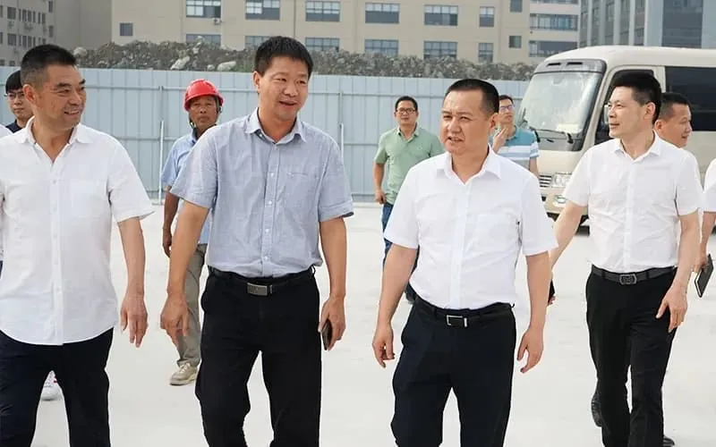 Building a model of high-quality products - Wu Chengqian, the county magistrate of Yongjia County, and his party visited the construction site of HuaDongPlay Amusement New Factory for work research