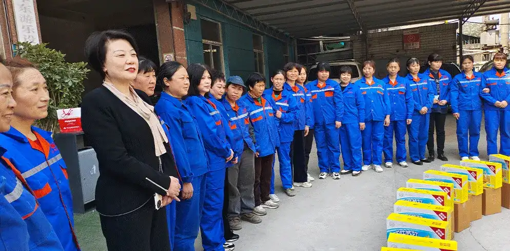 "Women don't let the eyebrows and soft shoulders also bear the heavy responsibility" - HuaDongPlay Amusement pays tribute to every female compatriot