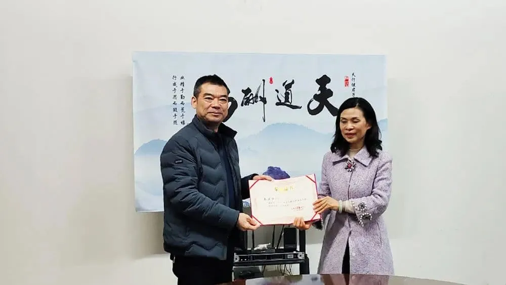 The leaders of Yongjia County came to HuaDongPlay Amusement for visits, condolences and discussions.