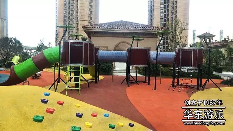A childhood spark of "amusement equipment" and "musicians' concert".