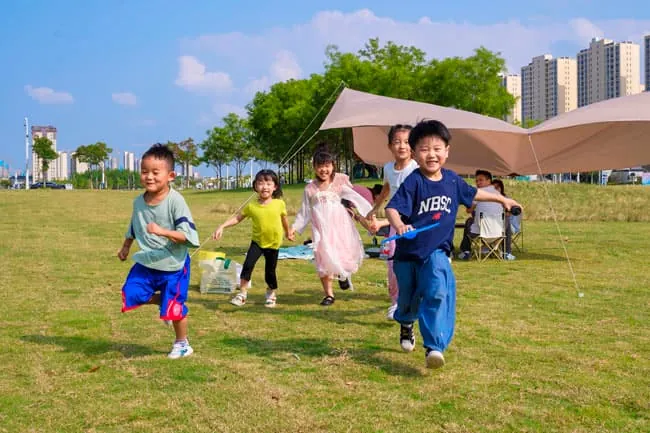HuaDongPlay amusement products were listed in People's Daily