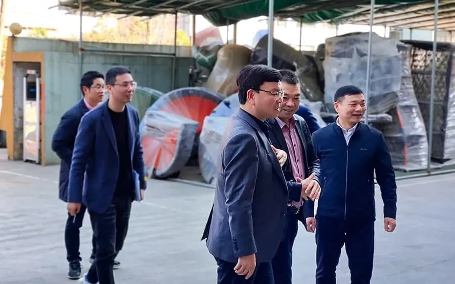 Lin Jianbo, the county leader of Yongjia County, and relevant leaders came to HuaDongPlay Amusement for work condolences and guidance.