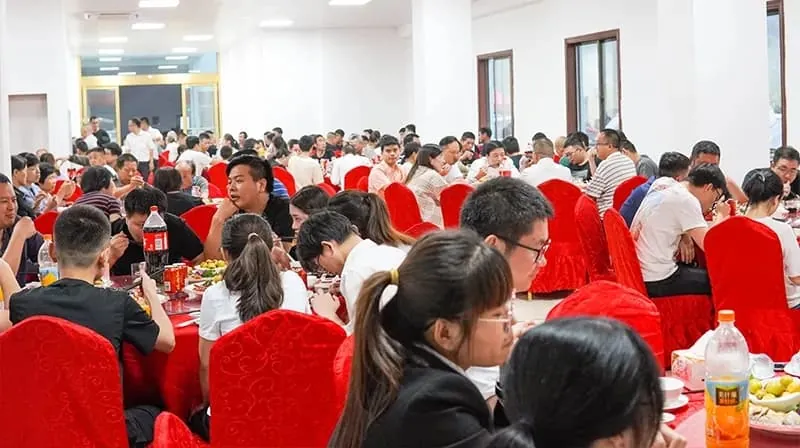 Looking back on the past and looking forward to the future "HuaDongPlay Amusement 2020 Staff Conference and 2019 Staff Commendation Conference."