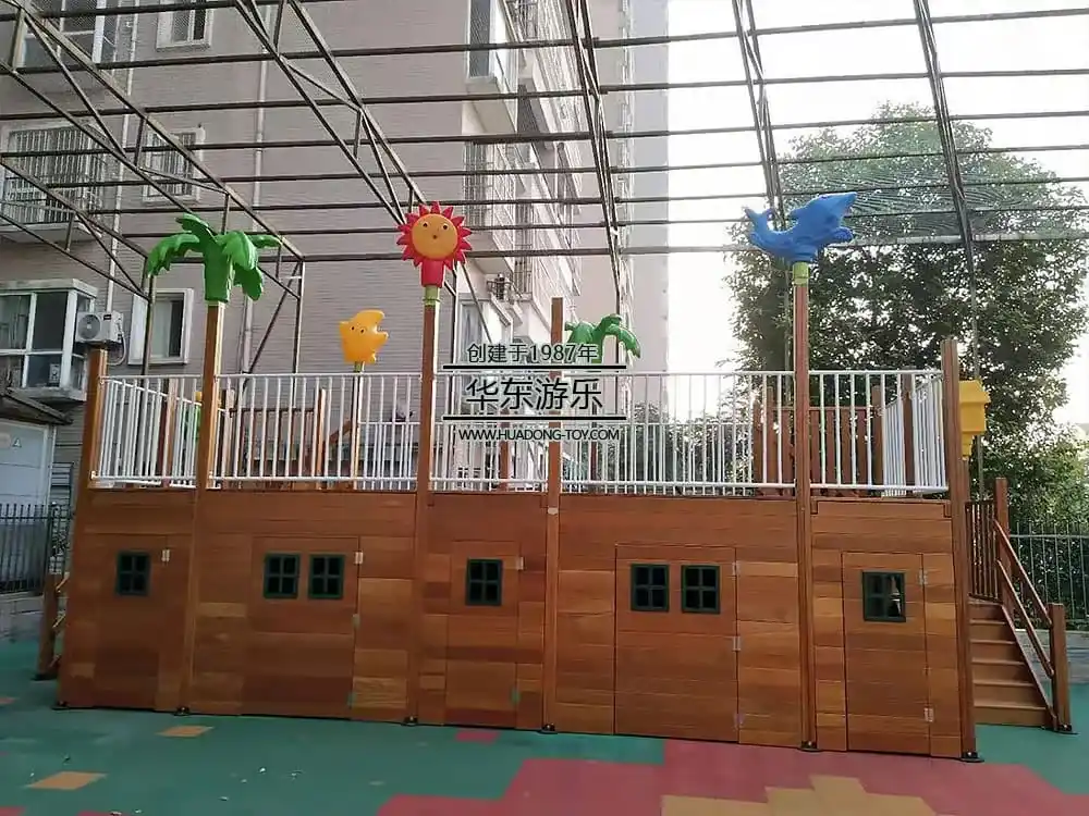 The kindergarten wooden paradise series successfully completed the combination of children's slides and slides