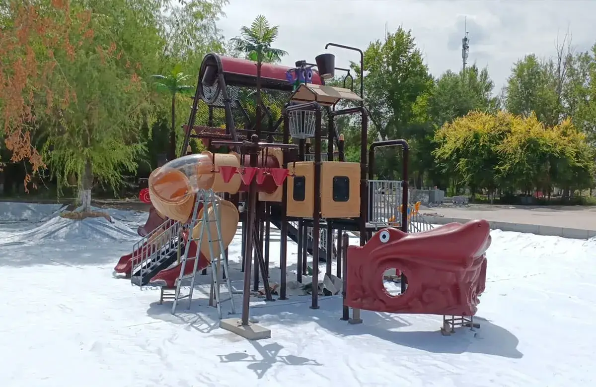 The Manas County Water Park project in Changji Prefecture, Xinjiang was successfully completed, and innovative slides achieved a new experience in playing in all seasons