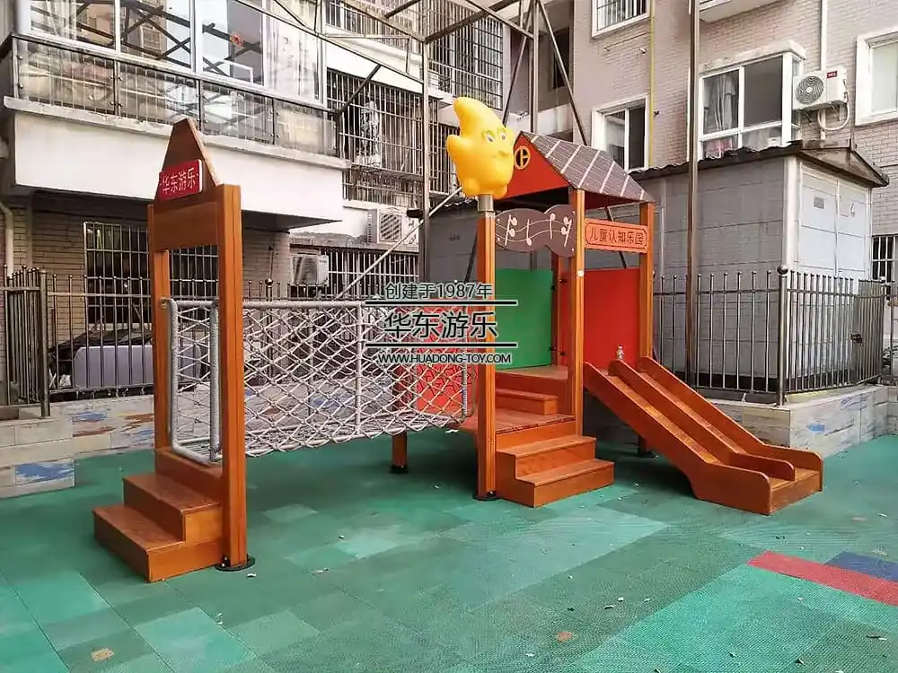 The kindergarten wooden paradise series successfully completed the combination of children's slides and slides